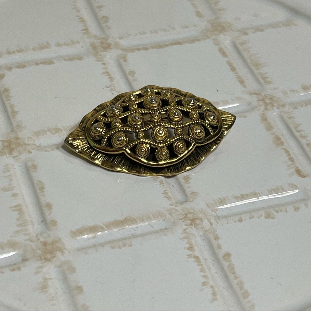 Vintage Freirich Gold Filigree Brooch - Picture 2 of 4